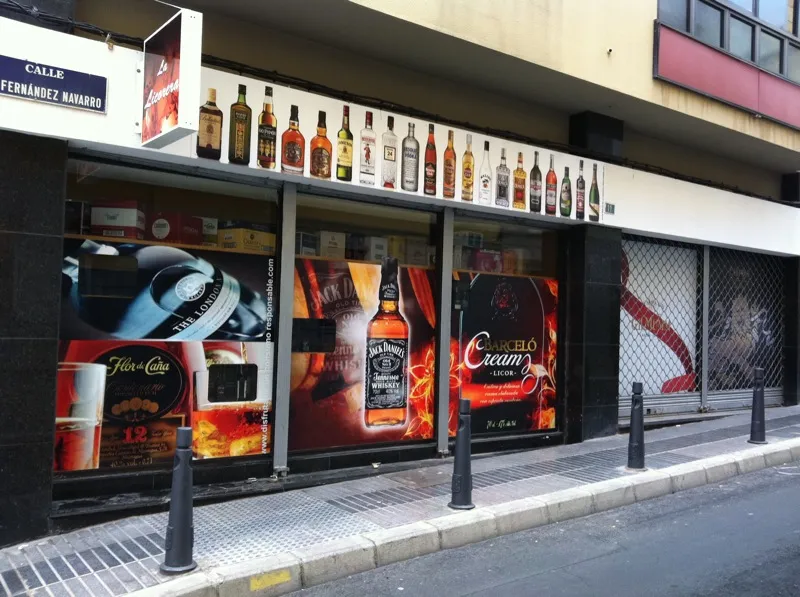 Escaparate rotulado